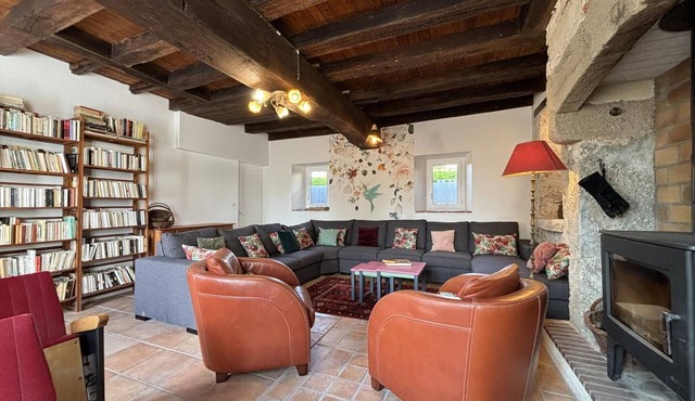 Large family house with garden, Wifi, pets allowed