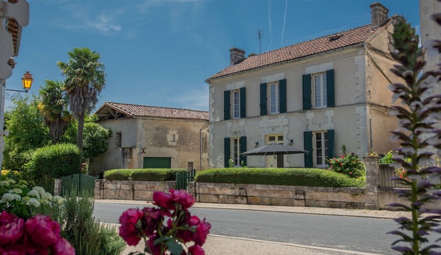 Large family house with pool close to a river