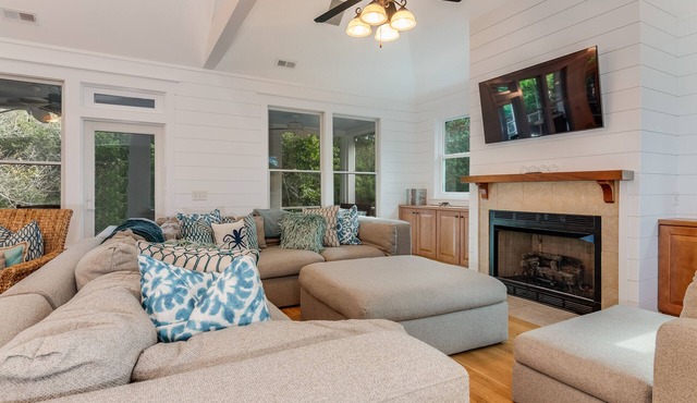 Large family Oasis nestled in Cape Fear Station Forest. Pet Friendly!