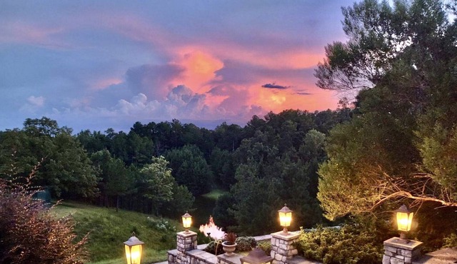 Large family retreat/Game day Home/ 9000sq Ft.
