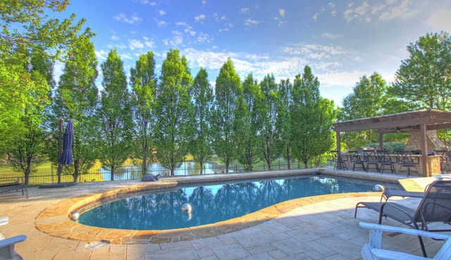 Large family retreat with amazing pool in Owasso