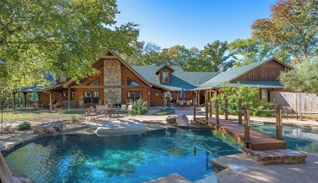 Large Family ~ Reunions ~ Retreats ~ First Monday ~ Pool ~ Pet Friendly !