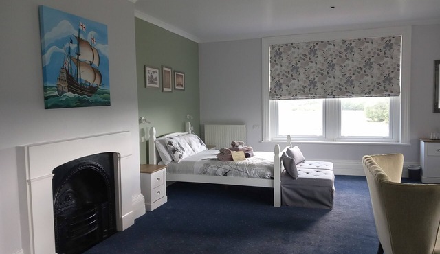 Large Family Room with Great Views - Guest Room 2