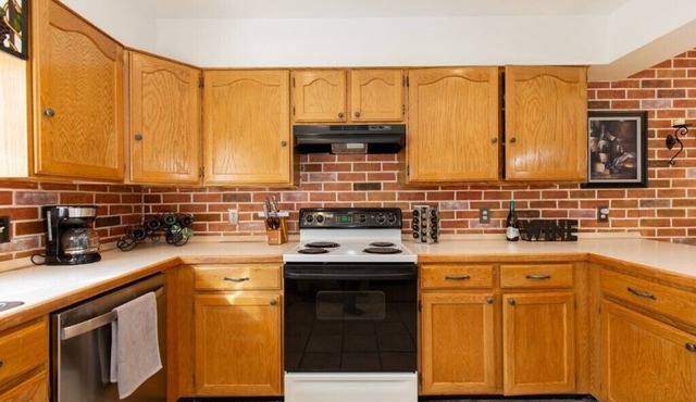 Large Family Size Home Near Lakes, Rivers and Historical Attractions.