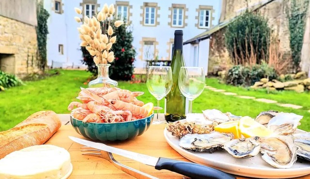 Large family townhouse in the heart of Pont l'Abbénn