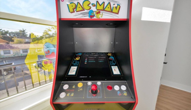 Large Family Townhome & Pet Friendly, Arcade Game!