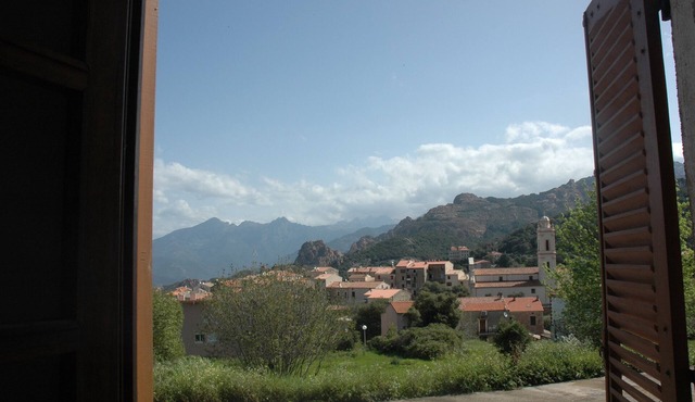 Large family villa.5mn walk from the charming village of Piana