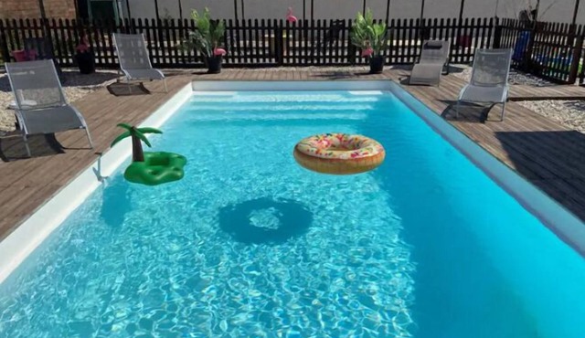 Large family villa, air-conditioned, heated pool & petanque court.