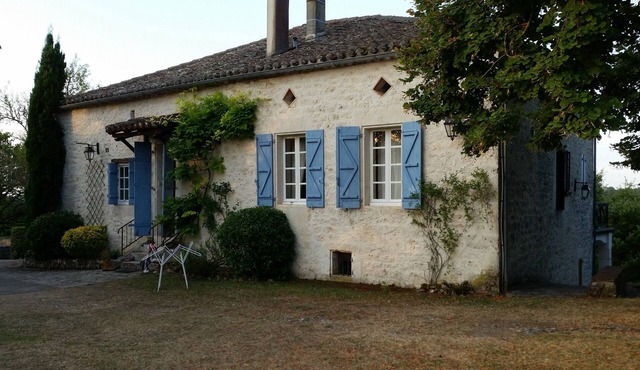 Large Farmhouse in the Quercy Square 6bdrm (15p) Swimming pool Tennis Quiet guaranteed.