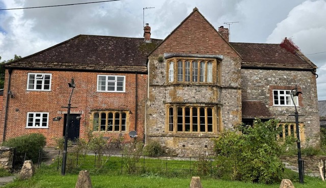 Large Farmhouse - Swimming Pool, Hot Tub and Sauna