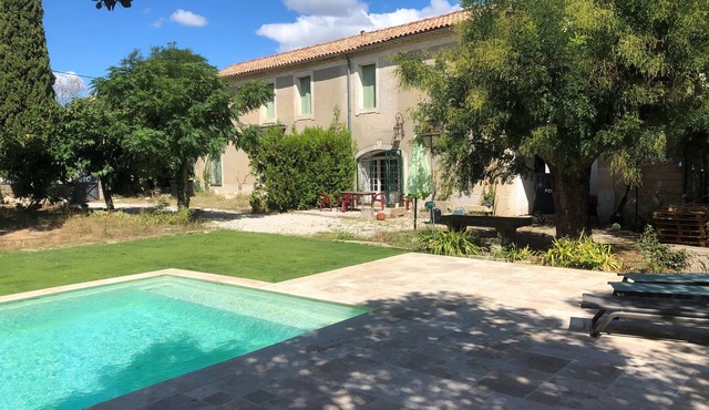 Large farmhouse with 5 bedrooms for 10 people with swimming pool.