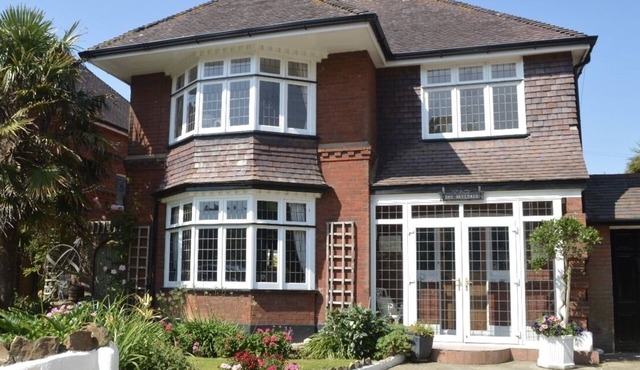 Large four bedroom home near country walks & beach