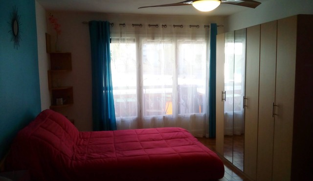 Large, modern studio in quiet city center with mountain views for vacations or spa.