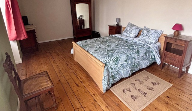 Large garden house. 3 bedrooms, dining room, 2 bathrooms.