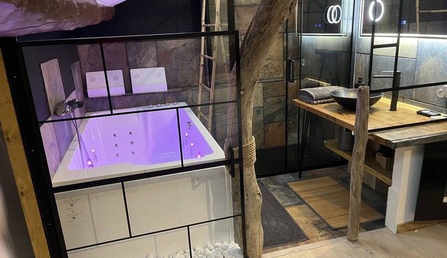 Large terrace * Double whirlpool * Private parking, Air conditioning