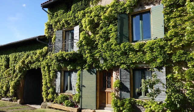 Large family home, charm and character in the countryside, near Lyon