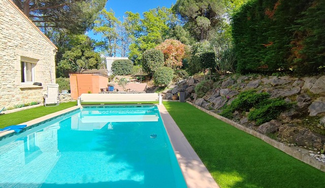 Large private villa with swimming pool, jacuzzi, sauna, Arcade terminal