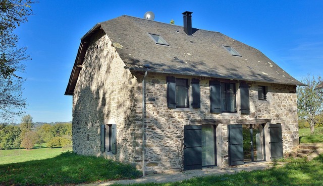 Large capacity cottage, dare calm and change of scenery in Corrèze