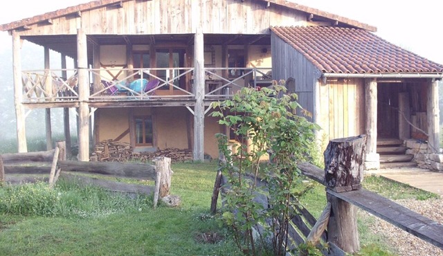 Large 170m2 ecological house with 120m2 sheltered balcony in a quiet location