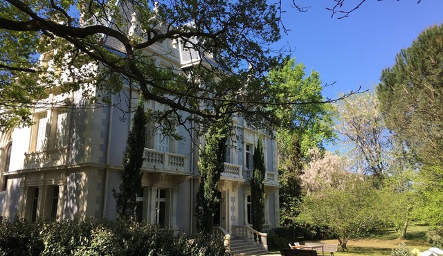 Large 19th century house 2ha private park and swimming pool