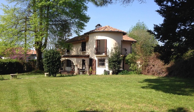 LARGE FAMILY HOME 15 MINUTES FROM THE BEACHES OF HOSSEGOR CAPBRETON SEIGNOSSE