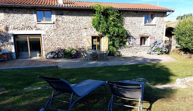 Large family home (200 m2) in bucolic country setting.