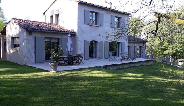 Large charming house 8 people