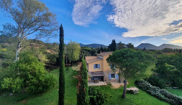 Large, fully renovated 6-bdrm house set in 3ha garden, 6 bath/shower rooms