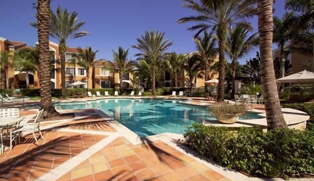 Large fully furnished, quiet condo with lake view, pool and tennis court