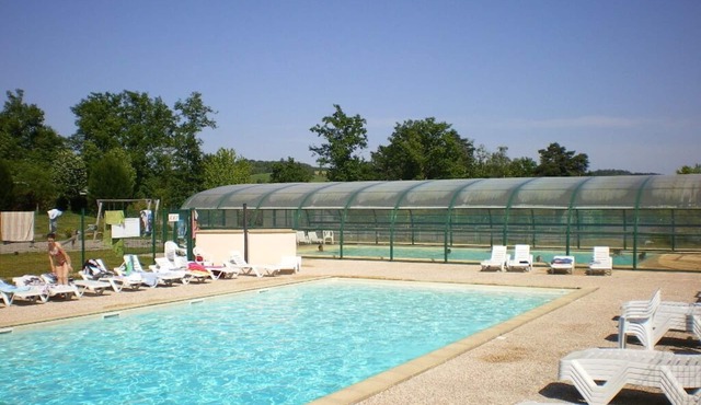 Large furnished cottage with covered terrace and parking space