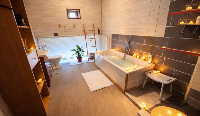 Large gîte for 14 people with hot tub & fireplace 🌲 Nature, forest & relaxation