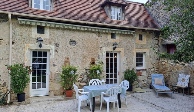Large gîte sleeps 20/22