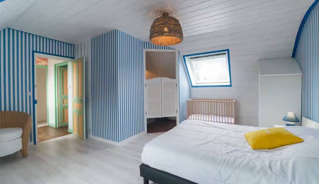 Large Gîte, Walking distance to beach, PMR, Villa Capucine.