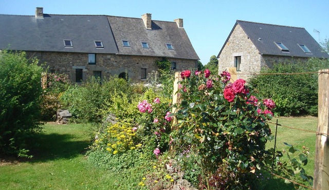 Large gîte for 12 people, Fougères, Mont St Michel, quiet in the Brittany countryside.