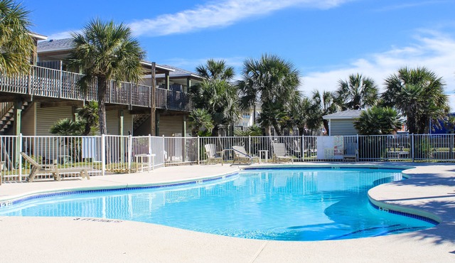 Large Garage for Boat, Shared Pool , Pet Friendly, Golf Cart Access