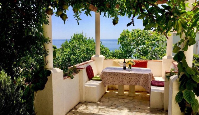 Large garden apartment - 10min walk to the Old Town of Dubrovnik & beaches