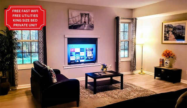 Large garden appt, private access, modern kitchen, laundry, King bed, 4min shops