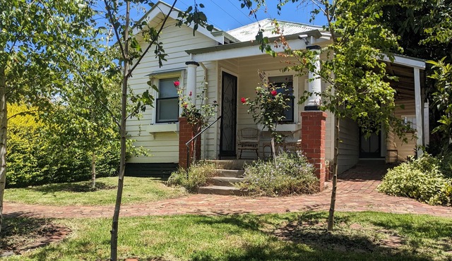 Large garden block with multiple dwellings in the centre of Bendigo