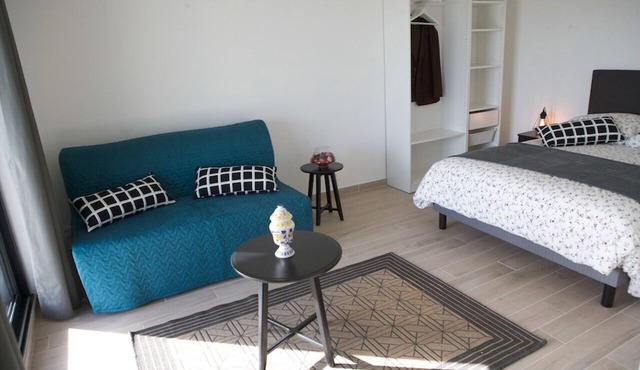 LARGE GARDEN STUDIO WITH SEA VIEW