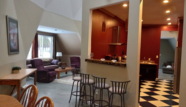 Large geodesic dome with loft; near lakes and minutes from Wisconsin Dells!