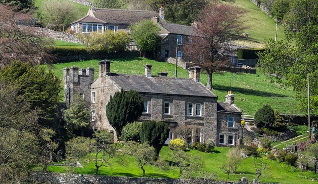 Large Georgian Country House, in rural location with great pubs and walks