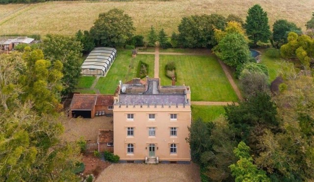 Large Georgian Manor, Heated Private Swimming Pool