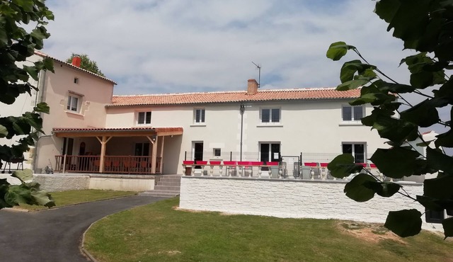 Large gite 12 minutes from Futuroscope