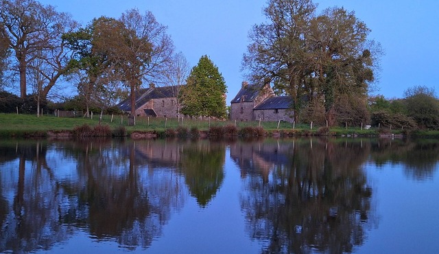 Large gîte 15 pers. with private pond, nature & quiet 20 min from Morbihan beaches