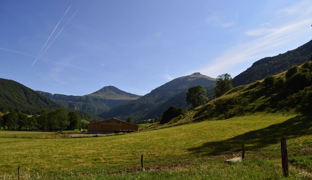 Large gite (70m2) very clear, enclosed grounds (20a), for 2 people