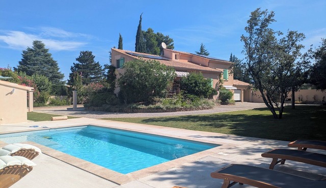 Large gîte close to the Mont Ventoux