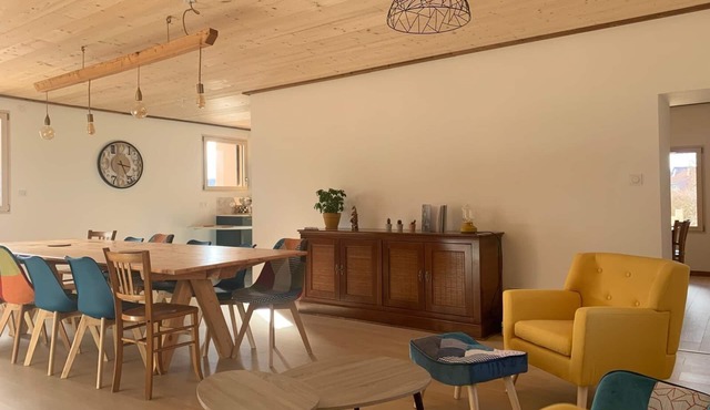 Large gîte for 12 to 14 people, ideally located in the heart of the Jura mountains.