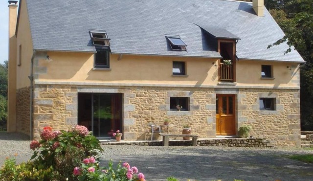 Large gite for 15 people (and more if required), Charming house for tribe stays