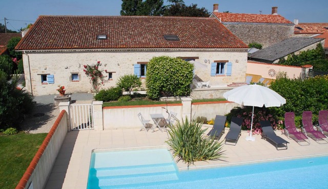 Large gîte for up to 7 people, with swimming pool