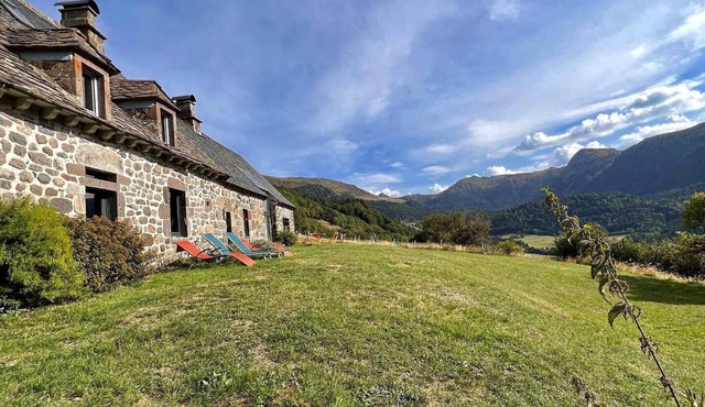 Large gîte for up to 15 people - In the heart of nature - Quality services